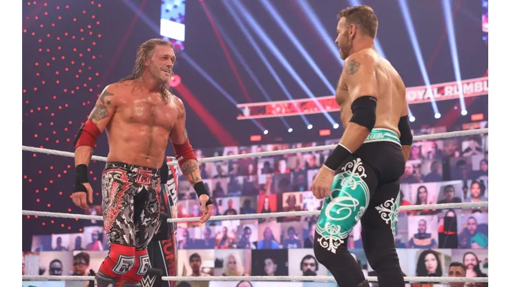 Edge y Christian, juntos de nuevo como luchadores activos en un ring de WWE.