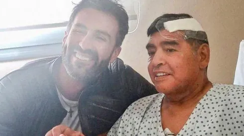 Luque junto a Maradona tras una operación en noviembre de 2020
