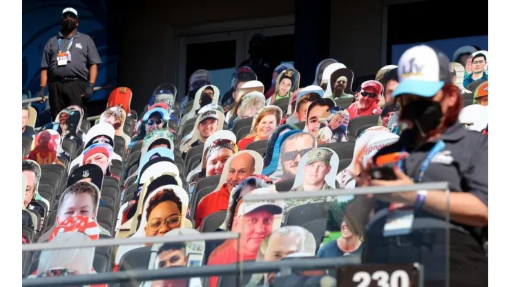 La NFL habilitó zonas específicas donde estarán los asistentes, en el resto del estadio habrá fotografías de fanáticos de ambos equipos.