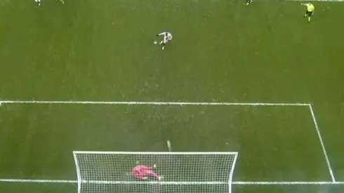 Neymar marcó dos goles de penal frente al Lorient