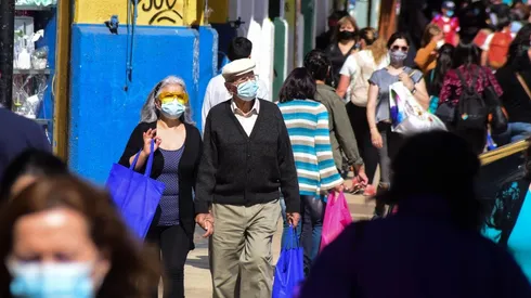 Adultos mayores podrán ir acompañados solo de una persona
