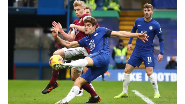Marcos Alonso marcó el gol definitivo de Chelsea sobre Burnley.