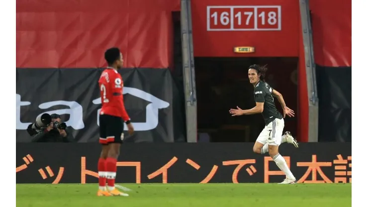 Edinson Cavani fue la figura del duelo entre ambos en la primera rueda: anotó un doblete viniendo desde la banca.