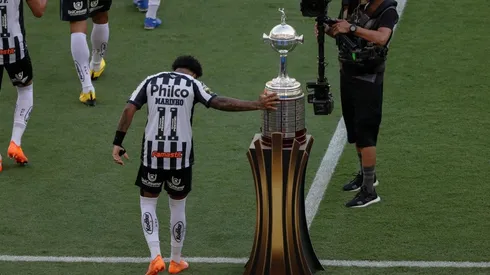 Marinho tocó la copa previo a la final de Libertadores