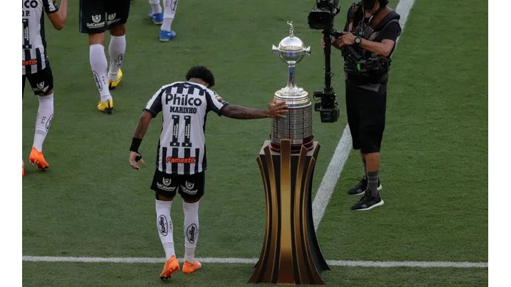 Marinho tocó la copa previo a la final de Libertadores