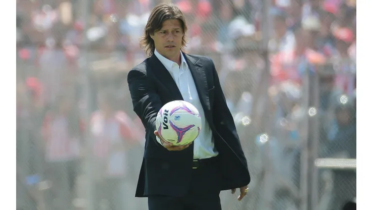 El argentino tiene todo listo para llegar a la banca de Chile.