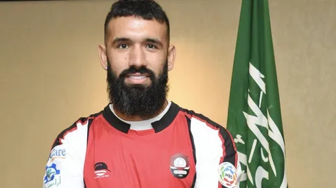 El chileno Ronnie Fernández fue anunciado como refuerzo del Al Raed de Arabia Saudita.