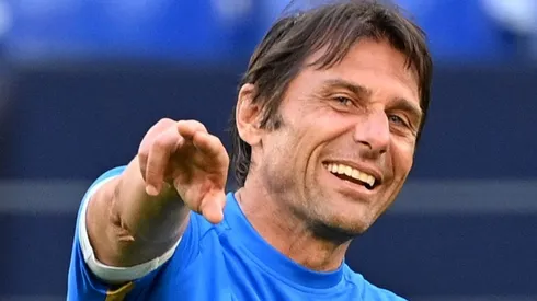 Antonio Conte asegura que Alexis Sánchez no debe desconcentrarse en medio de su negociación para saltar a la Roma de Italia