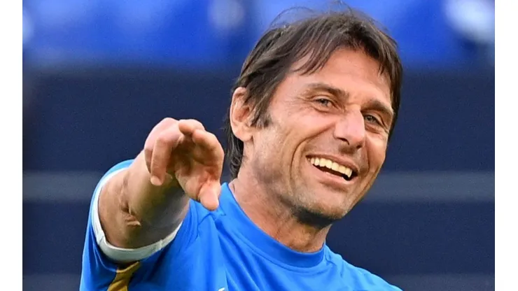 Antonio Conte asegura que Alexis Sánchez no debe desconcentrarse en medio de su negociación para saltar a la Roma de Italia
