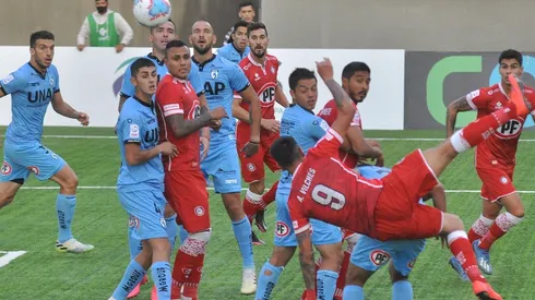 Iquique se lo ganó a La Calera en un triunfo que festejan la UC arriba y la U en fondo; y que complica a Colo Colo con el descenso.