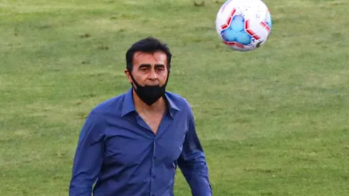 Gustavo Quinteros no se mueve de Colo Colo salvo que sea por iniciativa propia.