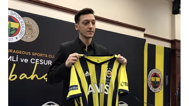 Fenerbahce presenta a Mesut Özil
