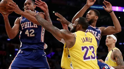 Hoy saltan a la cancha LeBron James y Anthony Davies frente a los 76ers con miras de defender su título.