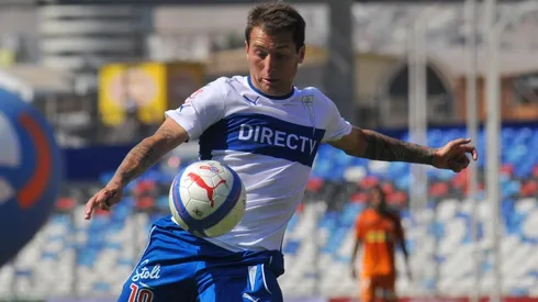 Botinelli volvió a la UC en 2010 prometiendo la copa, y lo logró, coronándose campeón del Bicentenario con la franja.