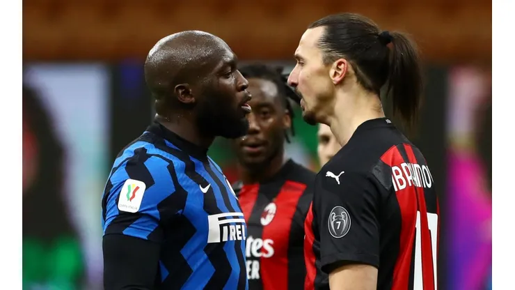 Zlatan fuma de la pipa de la paz