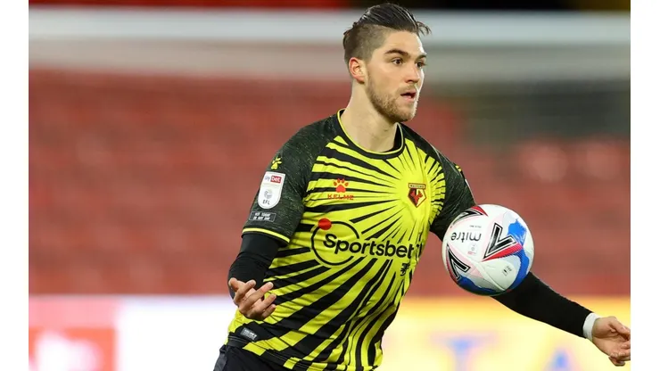 Francisco Sierralta se establece como titular en la zaga del Watford.