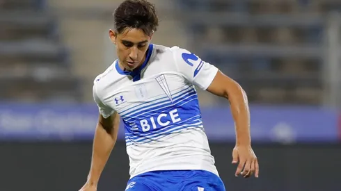 Carlos Salomón recibió doble amarilla frente a Palestino