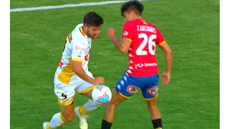 Palacios anotaba, pero en la previa el balón le dio en la mano y todo quedó anulado