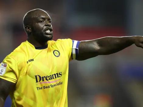 El drama de Akinfenwa: se quiere retirar, pero dice que no puede