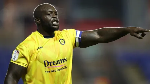 Akinfenwa tiene 38 años y pretende seguir jugando