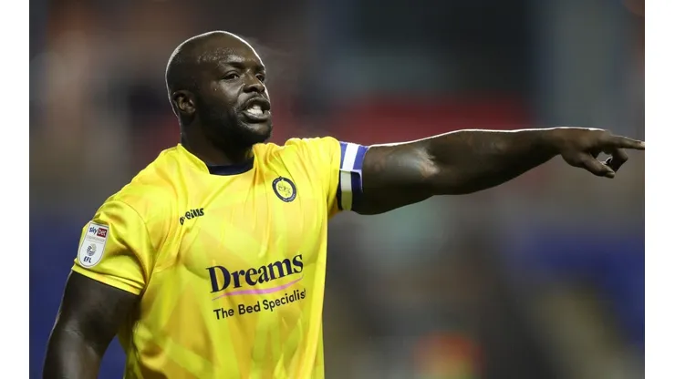 Akinfenwa tiene 38 años y pretende seguir jugando