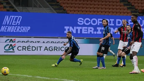 Zlatan Ibrahimovic puso el 0-1 para el Milan contra Inter.