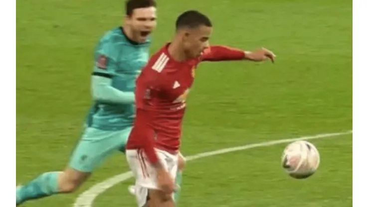 Robertson le grita en la cara a Greenwood para desconcentrarlo