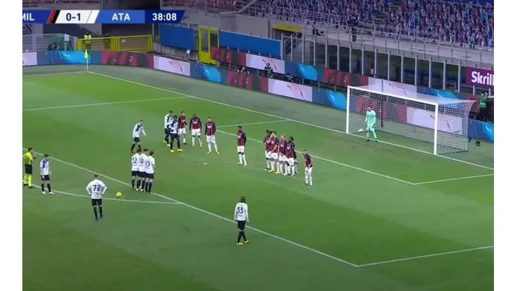 El Atalanta formando una innovadora barrera ofensiva