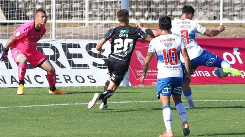 Universidad Católica y Palestino se pondrán al día esta noche con el encuentro pendiente de la 22ª fecha del Campeonato Nacional