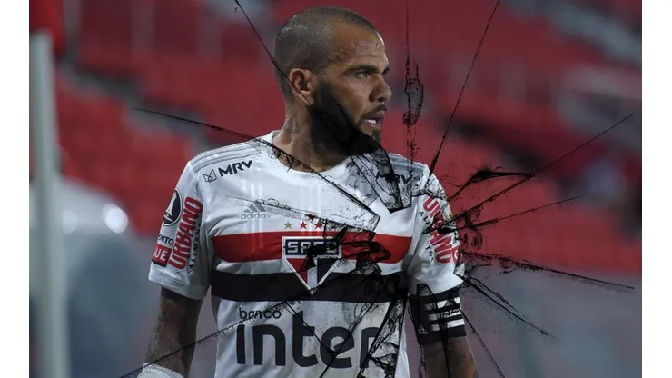 Hinchas de Sao Paulo en guerra contra Dani Alves y el DT.