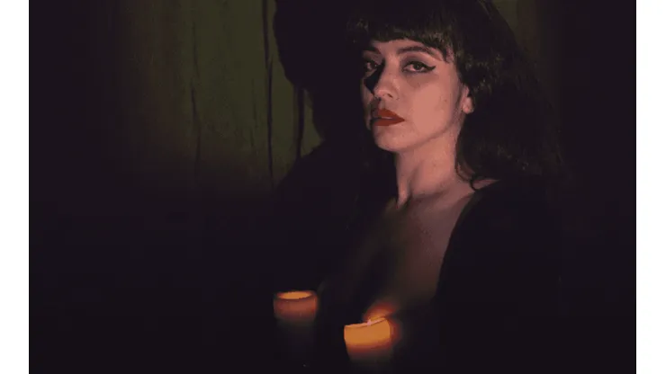 Mon Laferte está ad portas de lanzar un nuevo disco, el sucesor de su exitoso y alabado "Norma".