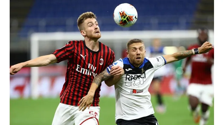 El Milan mantiene distancia con el Inter, pero una derrota puede complicar el panorama.