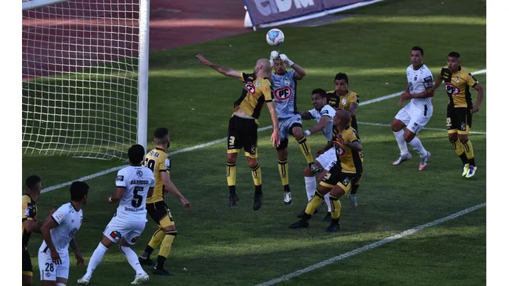 Piratas y albos juegan un partido crucial