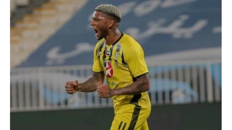 Fernandes deja el fútbol árabe