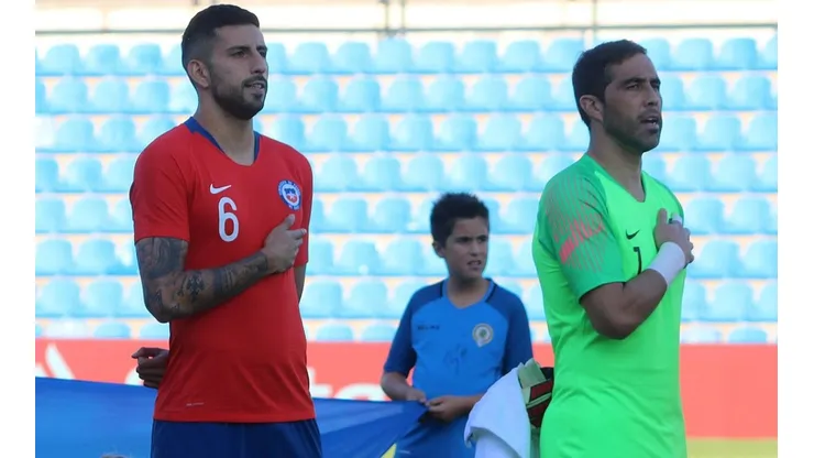 Guillermo Maripán le pone sus fichas a Claudio Bravo como DT de la Roja a futuro.