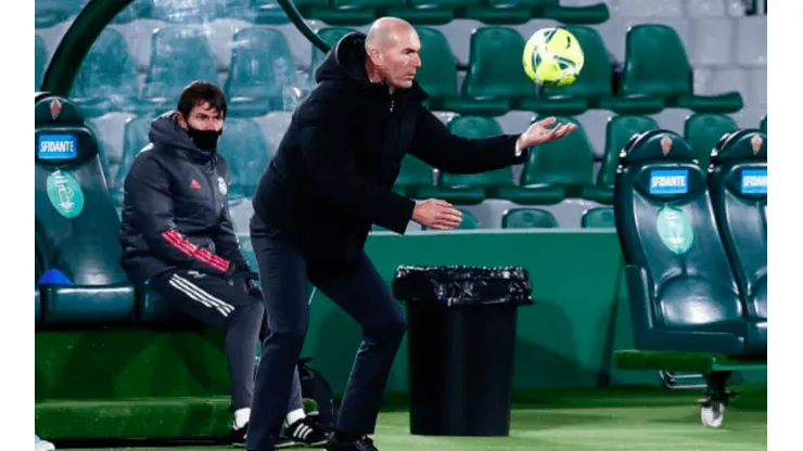 Marca asegura que Zidane no se mueve del Real Madrid