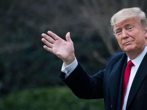 Donald Trump deja la presidencia al ritmo de YMCA