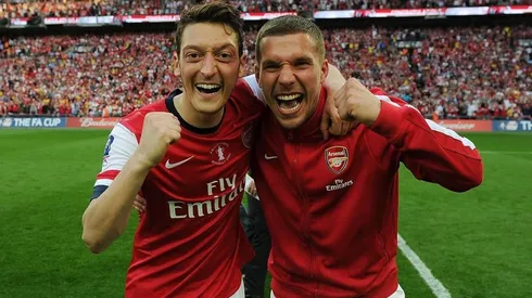 Podolski no está de acuerdo con la forma en que su compatriota fue tratado por los Gunners.