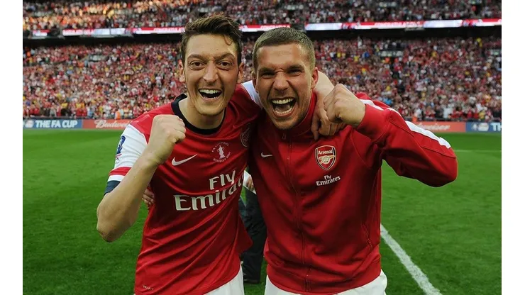 Podolski no está de acuerdo con la forma en que su compatriota fue tratado por los Gunners.