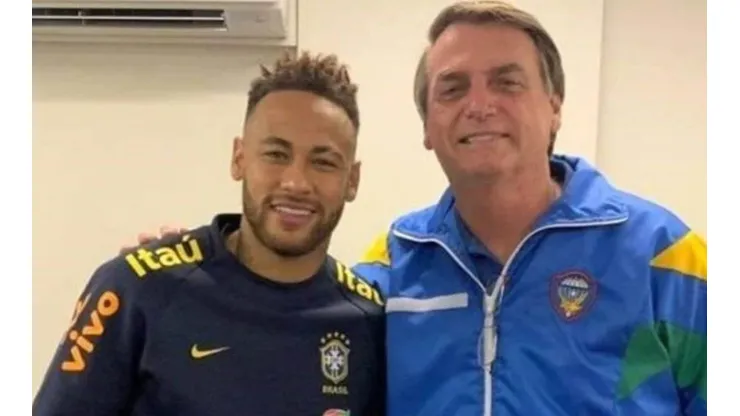 Bolsonaro compartiendo con Neymar en Brasilia en el año 2019