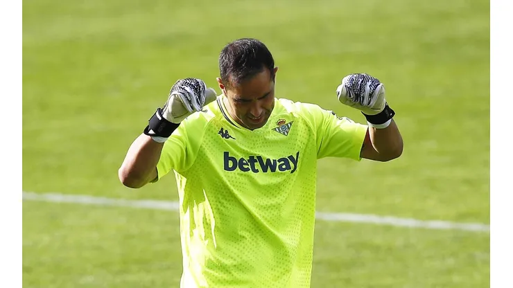Claudio Bravo no ha podido afirmarse en el Betis debido a las lesiones