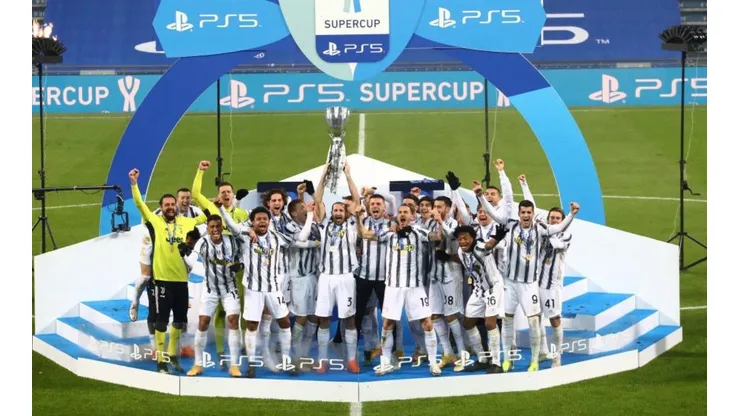 Juventus suma su novena Supercopa de Italia.