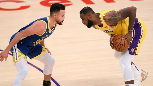 LeBron James no pudo ante Stephen Curry y los Warriors.