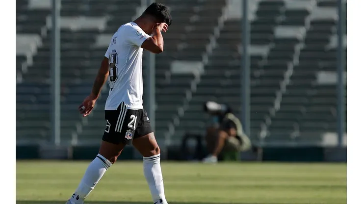 Felipe Campos abandona la cancha ante Universidad de Chile
