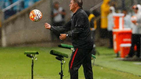 Claudio Borghi en el banco de LDU