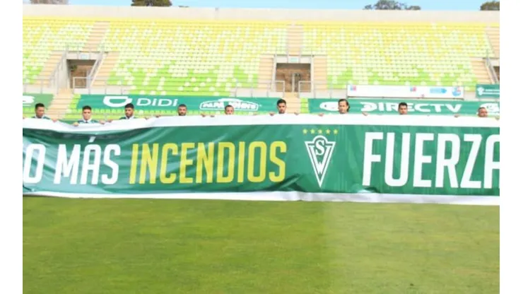 Wanderers dedicó un lienzo a las víctimas del incendio en Quilpué