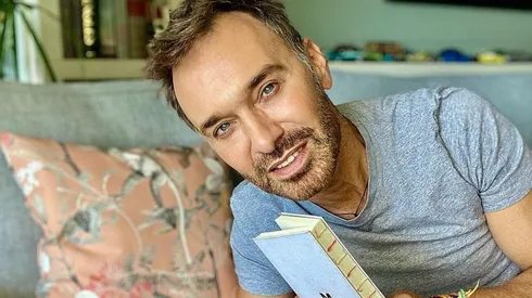 Jordi Castell conduce El Aperitivo, uno de los programas en Instagram de la Revista Velvet.