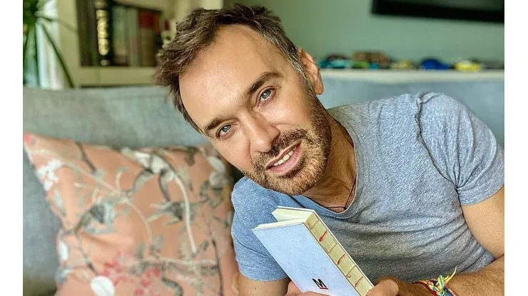 Jordi Castell conduce El Aperitivo, uno de los programas en Instagram de la Revista Velvet.