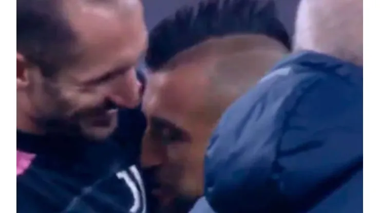 El beso de Vidal a la insignia de la Juventus que desató la polémica