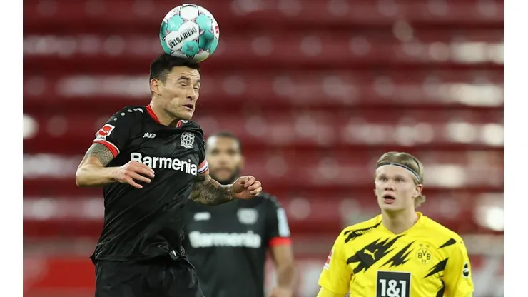 El capitán Charles Aránguiz en el triunfo del Leverkusen contra Borussia Dortmund.